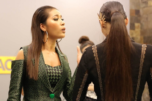 minh-tu-toi-bi-miet-thi-khi-ngoi-ghe-nong-the-face