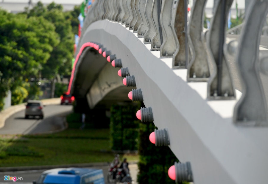 Ngay dau thong xe cau vuot cua ngo san bay Tan Son Nhat hinh anh 7