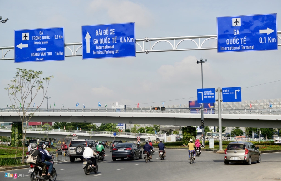Ngay dau thong xe cau vuot cua ngo san bay Tan Son Nhat hinh anh 8