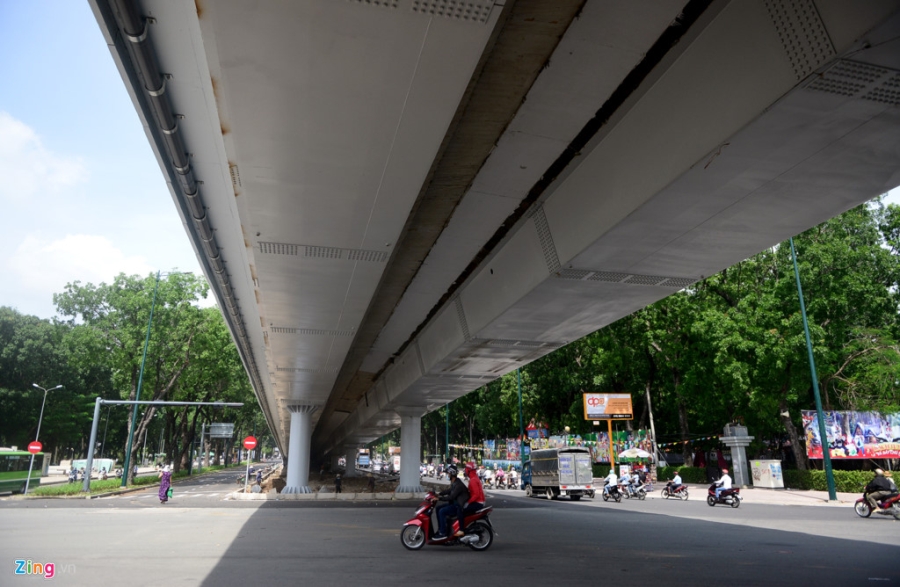 Ngay dau thong xe cau vuot cua ngo san bay Tan Son Nhat hinh anh 15