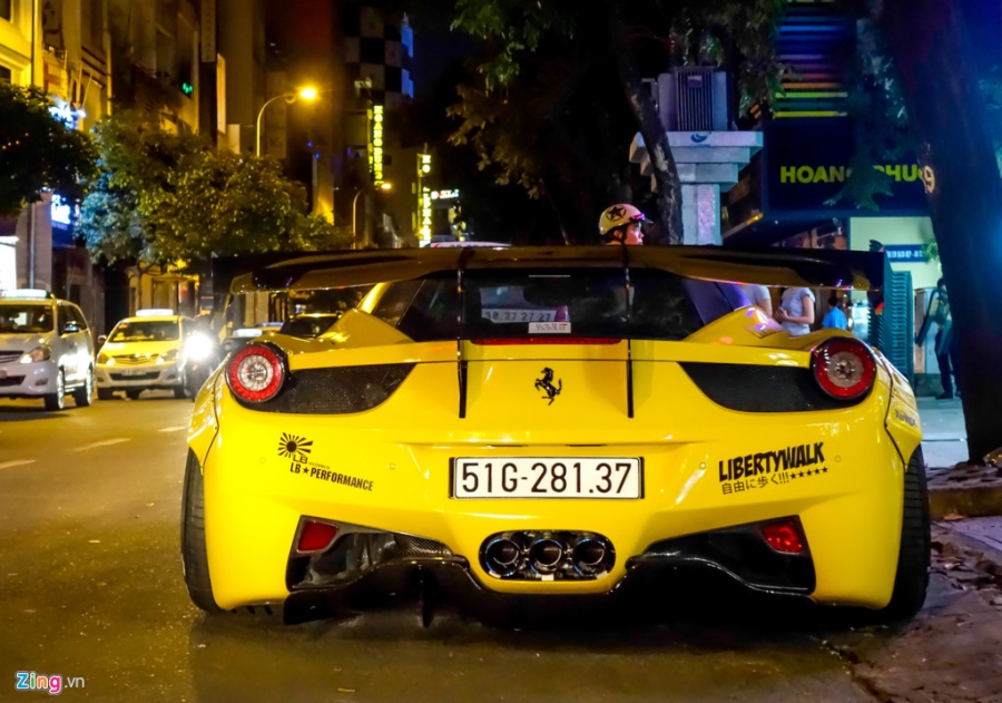 Sieu xe Ferrari 458 do than rong Liberty Walk dau tien tai Viet Nam hinh anh 2