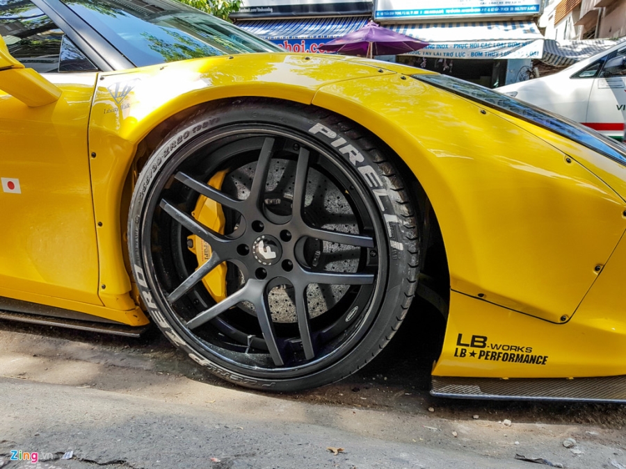 Sieu xe Ferrari 458 do than rong Liberty Walk dau tien tai Viet Nam hinh anh 4