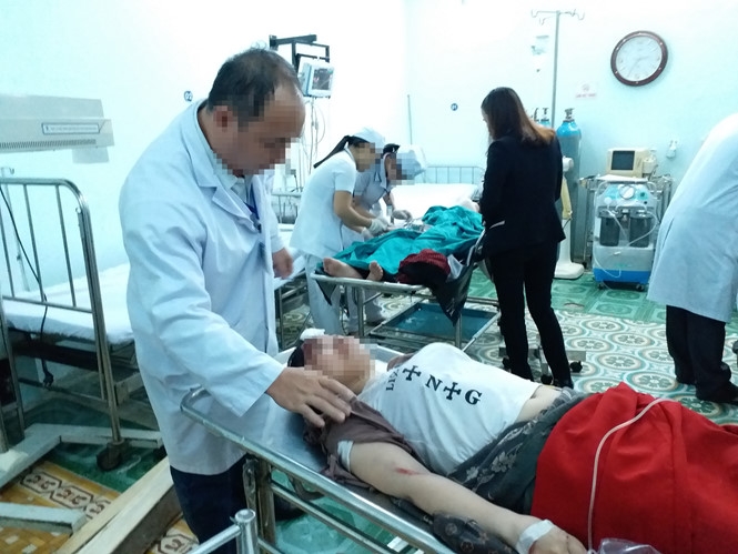 Chăm sóc bệnh nhân sau khi tai nạn thảm khốc trên QL14 /// Ảnh: P.A.
