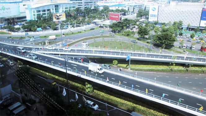 Thông xe 2 cầu vượt vào cửa ngõ sân bay Tân Sơn Nhất 