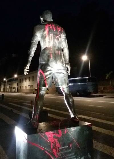 Tuong Suarez bi pha hoai trong ngay cuoi Messi hinh anh 6