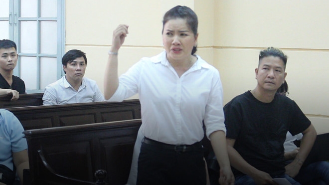 Ngoc Trinh tu choi de nghi dien mien phi tai Nha hat kich TP.HCM hinh anh 2