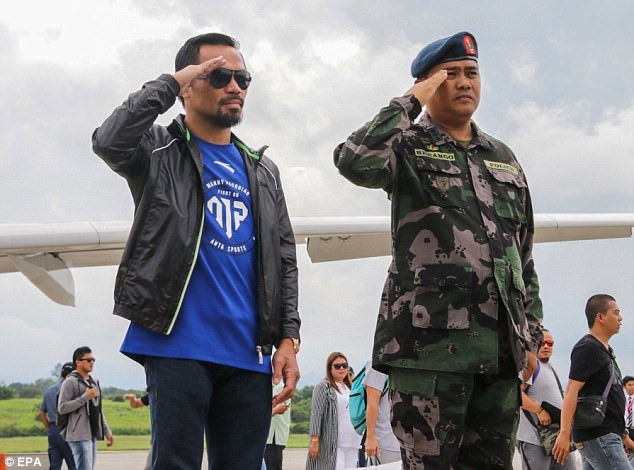 Pacquiao duoc quan doi chao don nhu nguoi hung du mat dai WBO hinh anh 2