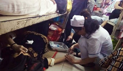 Dieu duong cap cuu benh nhan duoi san nha bi ky luat hinh anh 1