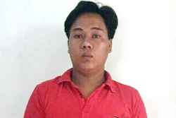 thanh-nien-cam-mu-bao-hiem-danh-co-gai-sau-va-cham-xe