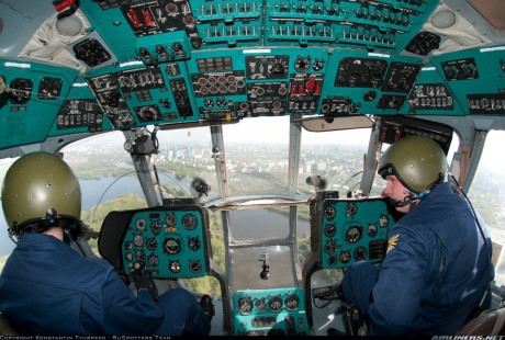 Truc thang Mi-8 lap ky luc vo tien khoang hau - Anh 9