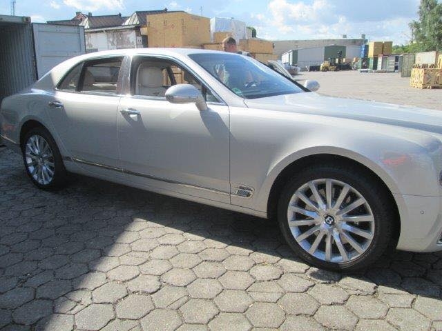 Bentley Mulsanne Speed 2017 đầu tiên cập bến thị trường Việt Nam - Ảnh 2.