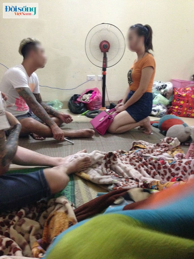 Đại ca Quang trừng phạt Hà vì tội không nộp tiền