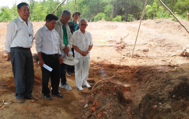  Huyệt mộ vợ vua Nguyễn được Hội đồng Trị sự Nguyễn Phước Tộc xác nhận vừa tìm thấy sáng nay. 