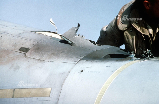 Sau trực thăng Ka-52, đến lượt tiêm kích hạm F/A-18 tự bắn chính mình - Ảnh 3.