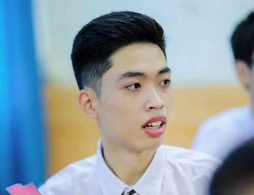  Thủ khoa Lê Thanh Lâm. 
