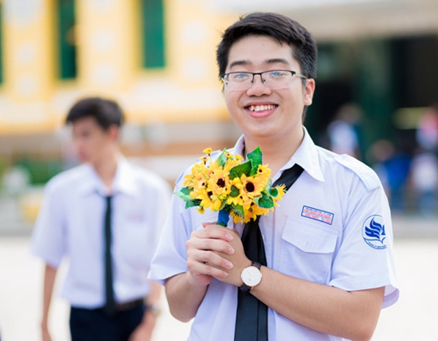  Thủ khoa Phạm Hữu Triết. 