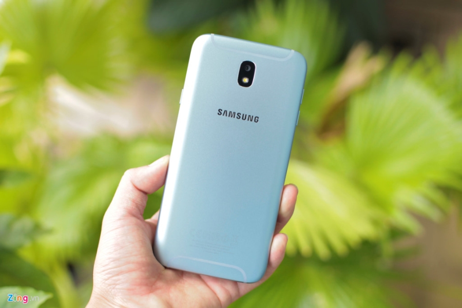 Mo hop Samsung Galaxy J7 Pro gia 6,9 trieu vua len ke hinh anh 4