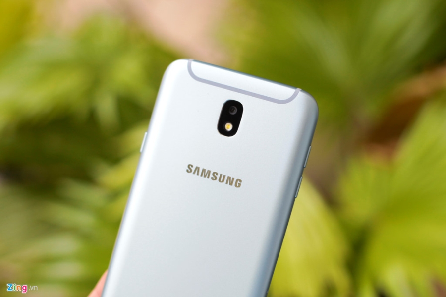 Mo hop Samsung Galaxy J7 Pro gia 6,9 trieu vua len ke hinh anh 5
