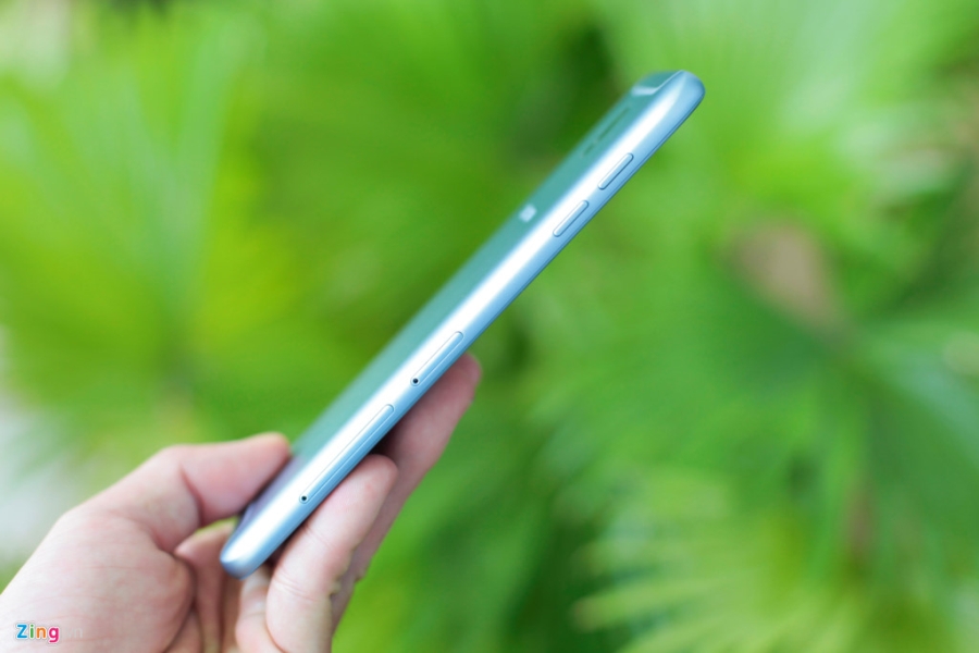 Mo hop Samsung Galaxy J7 Pro gia 6,9 trieu vua len ke hinh anh 9