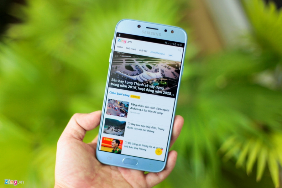 Mo hop Samsung Galaxy J7 Pro gia 6,9 trieu vua len ke hinh anh 13