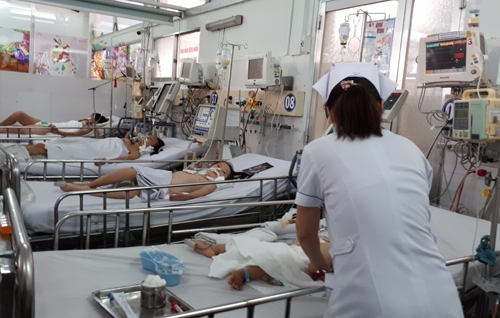 Nhiều em bé phải điều trị thở máy nhiều tháng,chịu di chứng nặng nề về thần kinh, sống đời sống thực vật vì cha mẹ không tiêm văccxin viêm não Nhật Bản cho con.