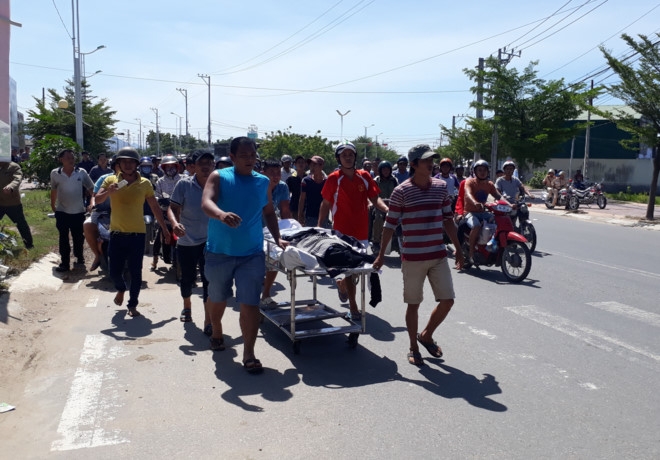 Thanh nien chet sau khi bi cong an giu, nguoi nha dua thi the dieu pho hinh anh 1
