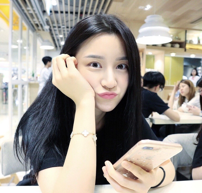 Có cần son phấn gì đâu mà cô bạn Hongkong với hai má lúm vẫn xinh xuất sắc! - Ảnh 3.