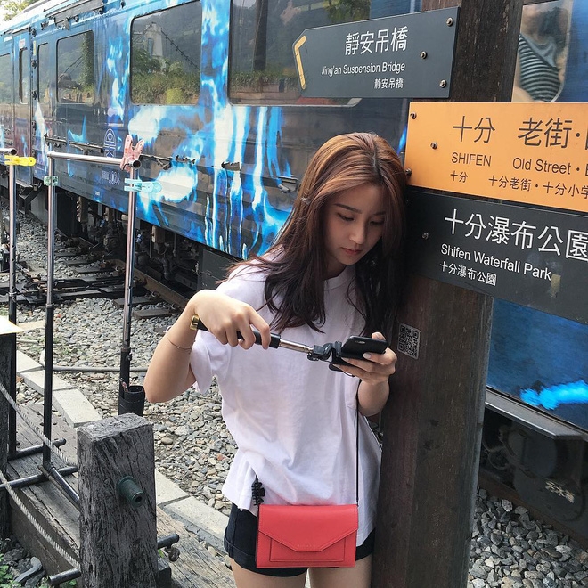 Có cần son phấn gì đâu mà cô bạn Hongkong với hai má lúm vẫn xinh xuất sắc! - Ảnh 10.