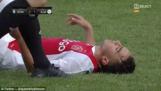 Tien ve Ajax do guc tren san sau con dot quy hinh anh 7