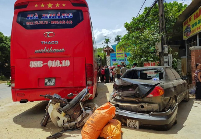 Xe dau keo container gay tai nan lien hoan, mot phu nu nguy kich hinh anh 1