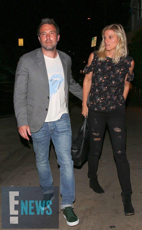 ben-affleck-don-ban-gai-moi-den-o-cung-sau-3-thang-ly-hon-jennifer-garner