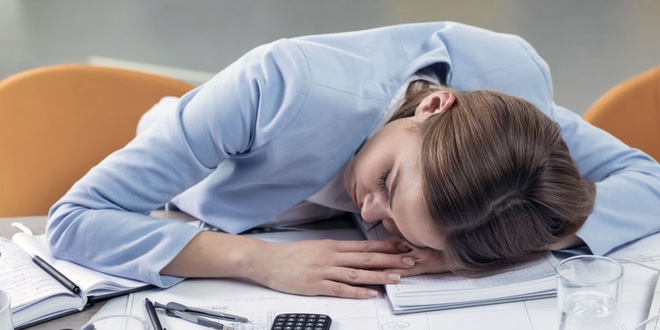 Đây là lý do nhân viên nữ cần phải ngủ trưa ở nơi làm việc - Ảnh 1.