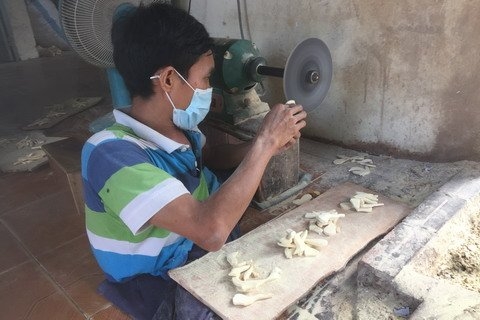 người khuyết tật, tranh ghép gỗ, trung tâm dạy nghề