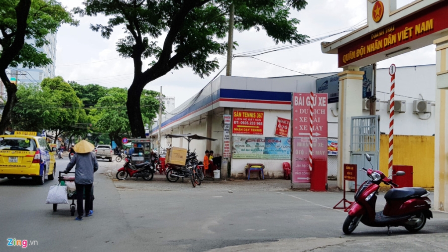 San golf, san bong, nha hang bua vay Tan Son Nhat hinh anh 17
