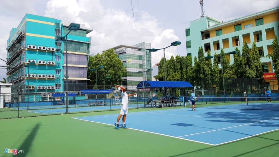San golf, san bong, nha hang bua vay Tan Son Nhat hinh anh 21