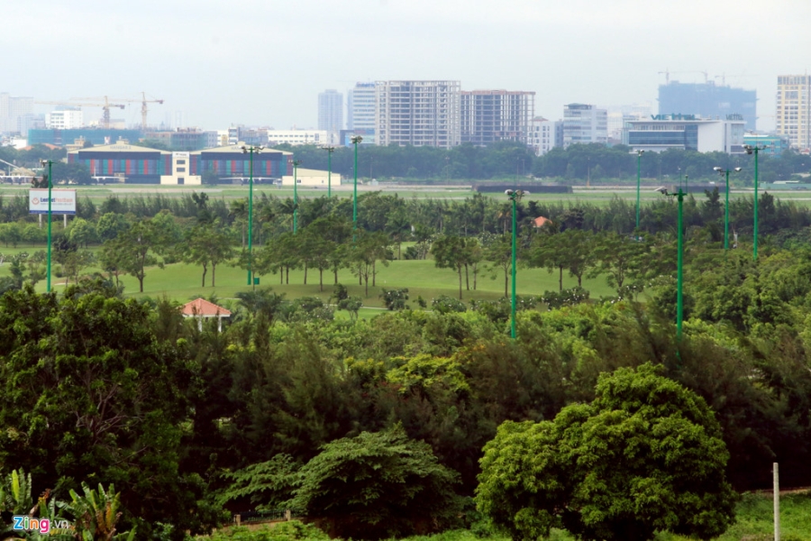 San golf, san bong, nha hang bua vay Tan Son Nhat hinh anh 22