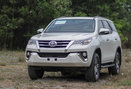 toyota-fortuner-2017-nang-cap-phong-cach-lexus-gia-23-trieu-5