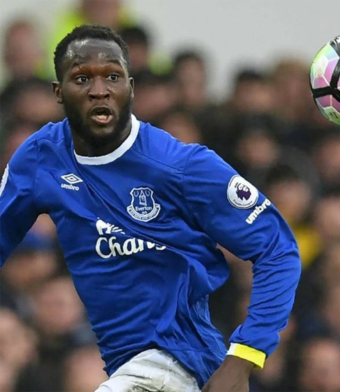 bao-ireland-dang-nham-anh-lukaku-voi-nhac-si-1