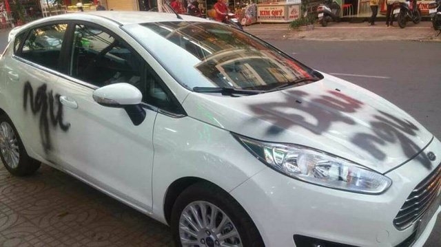 đỗ ô tô, đỗ xe chắn cửa, bãi đỗ xe, đập phá ô tô, chỗ đỗ xe