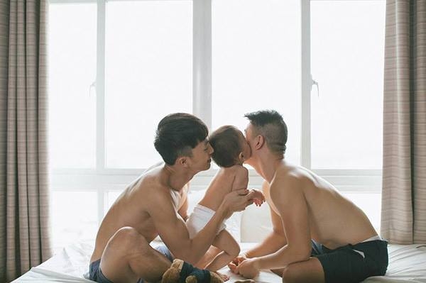 Bộ ảnh phản cảm ăn theo vấn nạn ấu dâm: Còn gì độc ác hơn khi chuyện đau lòng bị biến thành trò cười trên mạng xã hội - Ảnh 3.