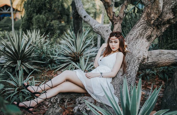 Mối tình đẹp khó tin với 6 năm ngó lơ dư luận của hotgirl Sài Gòn và bạn trai hoàng tử ếch - Ảnh 1.