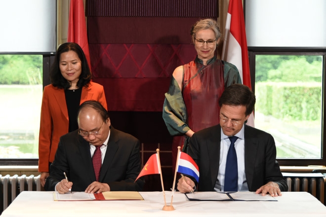 Thu tuong Nguyen Xuan Phuc hoi dam voi Thu tuong Ha Lan Mark Rutte hinh anh 3