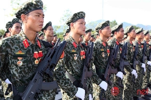 Viet Nam tich hop sung My len khau Galil ACE  