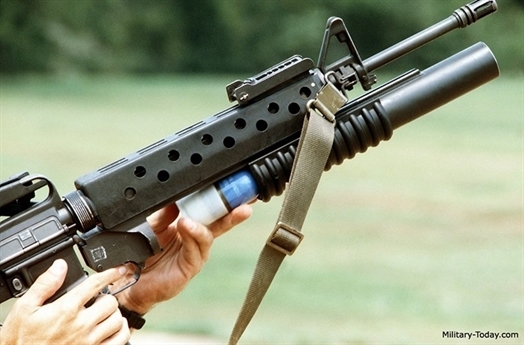 Viet Nam tich hop sung My len khau Galil ACE  