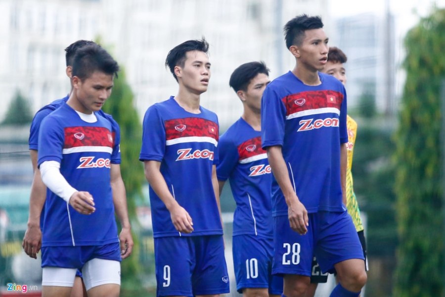 Duc Chinh lan at Cong Phuong, U22 Viet Nam danh bai Viettel hinh anh 8