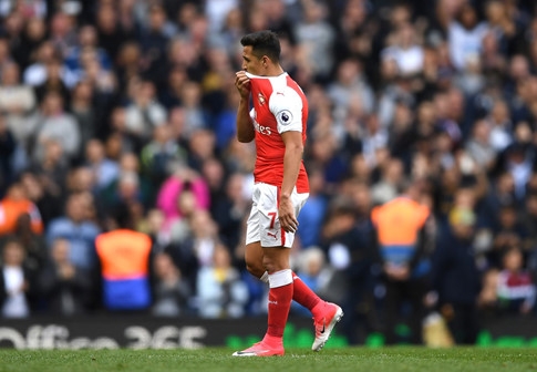 Ozil rủ rê Sanchez tiếp tục ở lại Arsenal - ảnh 2
