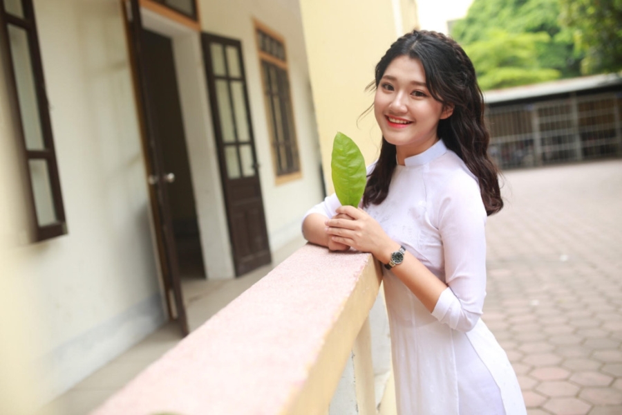 Ve dep cua nu sinh truong chuyen dat 9,75 diem mon Ngu van hinh anh 3
