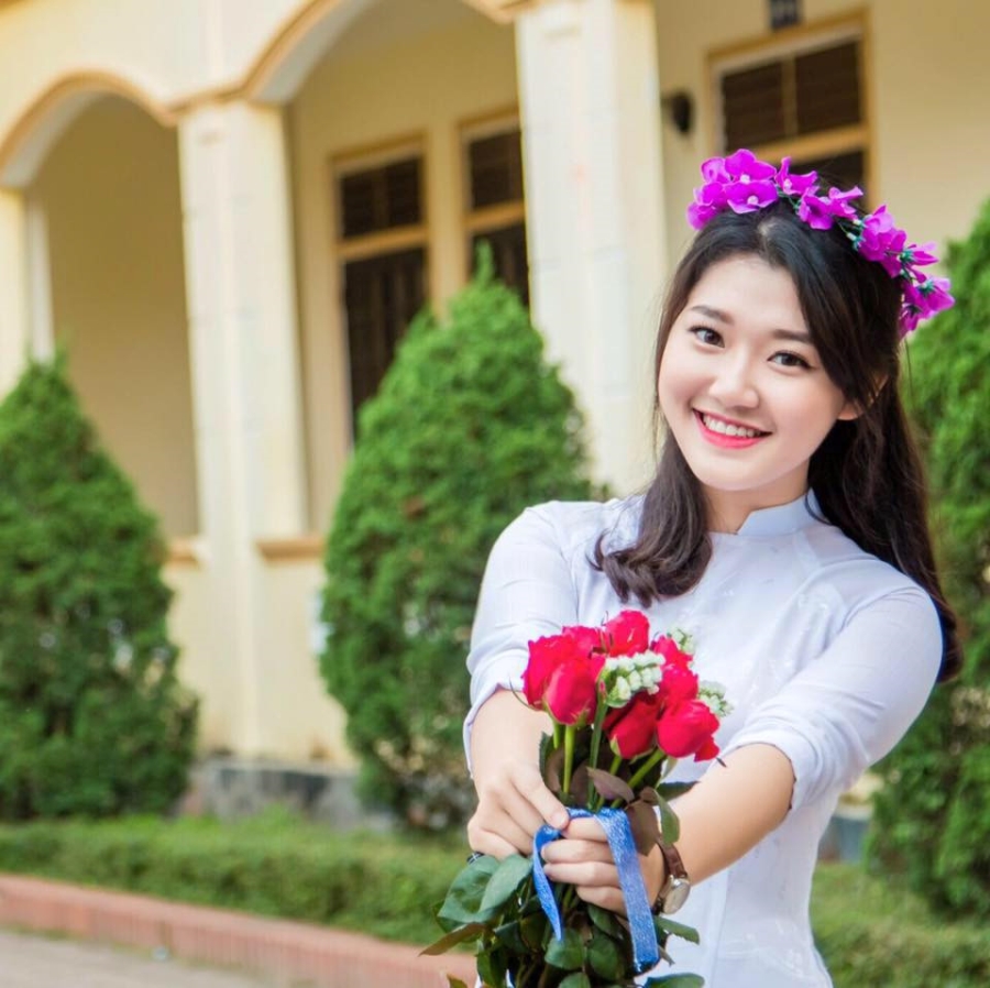 Ve dep cua nu sinh truong chuyen dat 9,75 diem mon Ngu van hinh anh 4