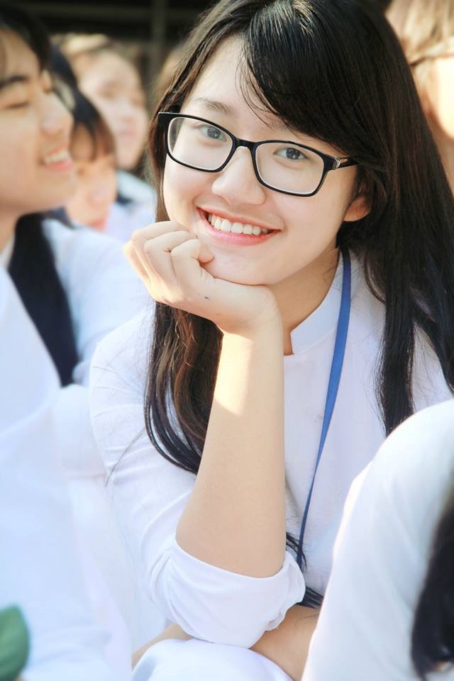 Ve dep cua nu sinh truong chuyen dat 9,75 diem mon Ngu van hinh anh 9