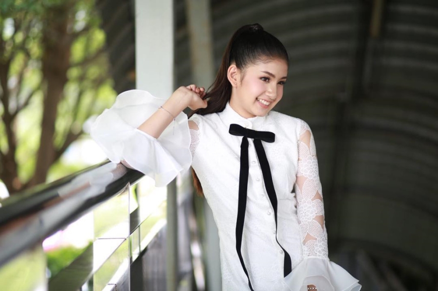 Hot girl Thai Lan 20 tuoi duoc menh danh 'con nha nguoi ta' hinh anh 2